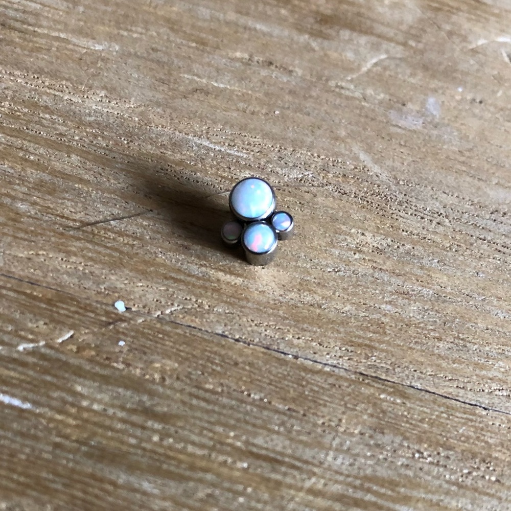Anatometal White Opal Cluster Threaded End